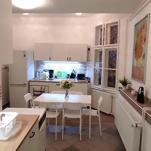  Apartment Fsqh Under Ungarn
