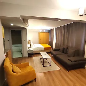 rezervați aici